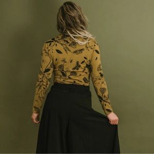 Simka Sol Banquet Stretch Turtleneck in Olive/Black